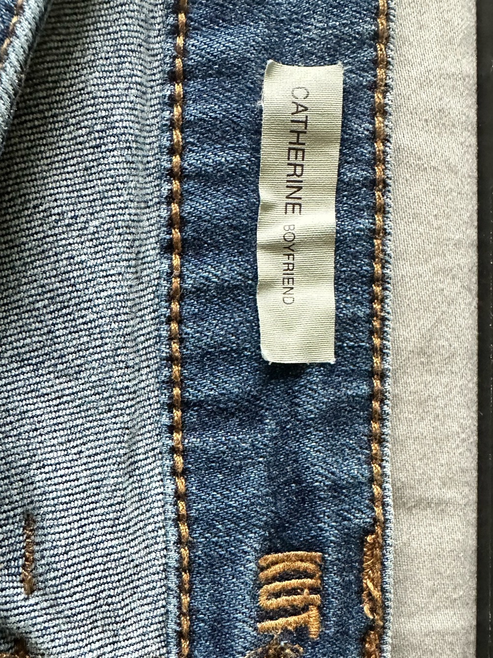 Kut from the Kloth “Catherine” Boyfriend Jeans in Mid Blue Wash - Picture 4 of 4